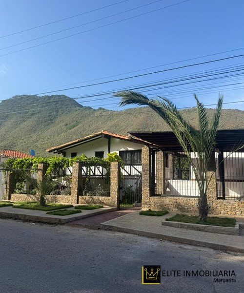 House with 3 apartments for sale on Guarame Margarita Island